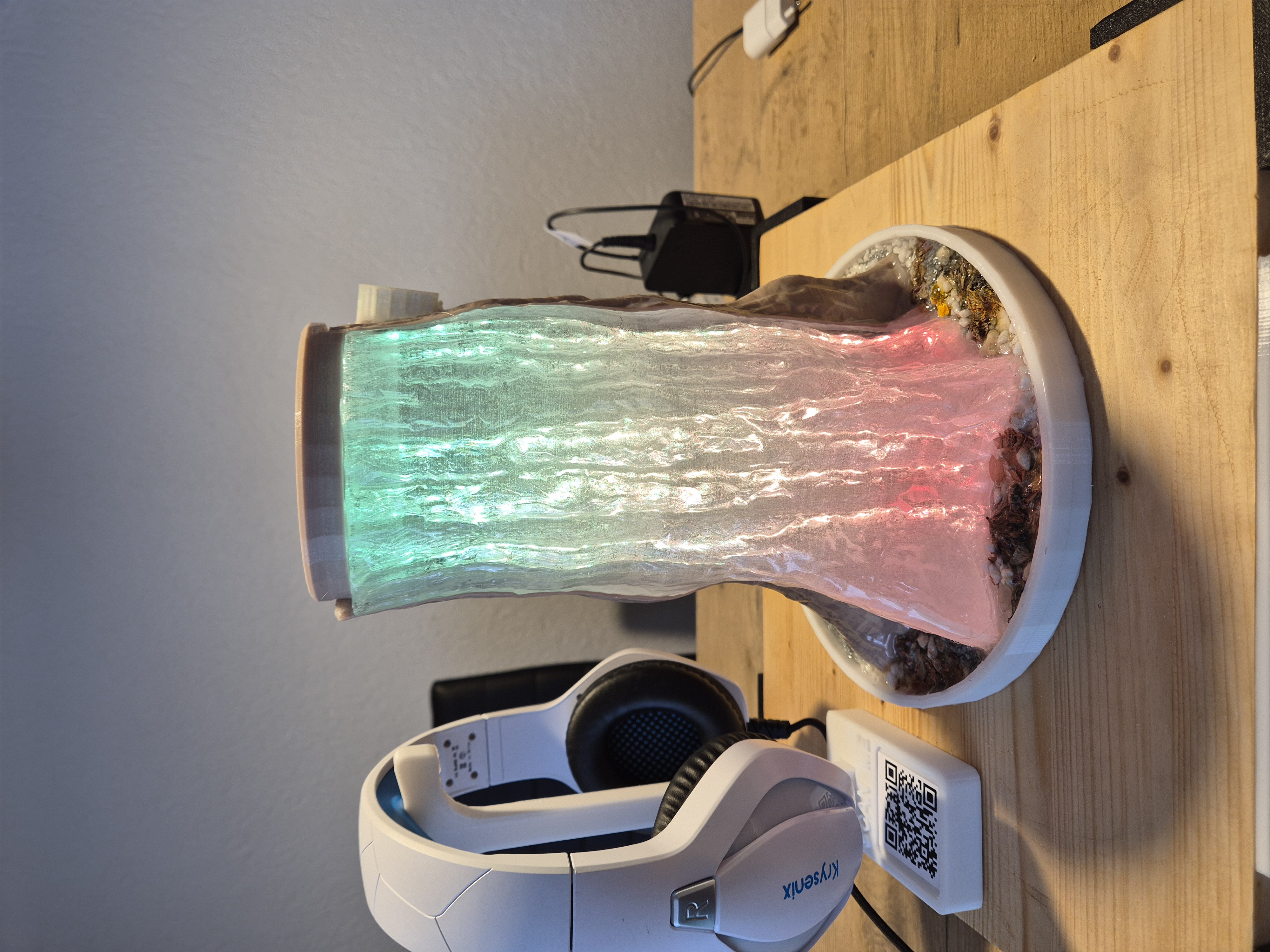 Live sap-flow visualization glowing through the printed trunk